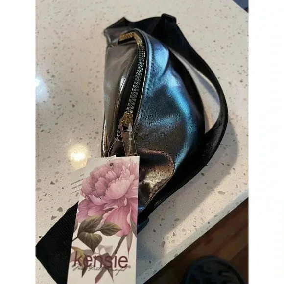 Kenzie Metallica waist purse Fanny pack nwt - Picture 3 of 4